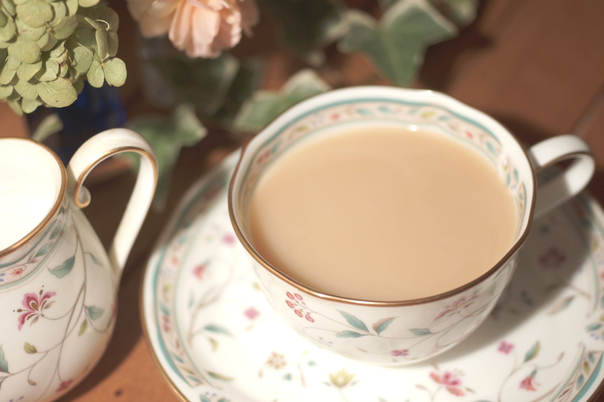 紅茶を楽しむためのカップ選びのポイントとは？