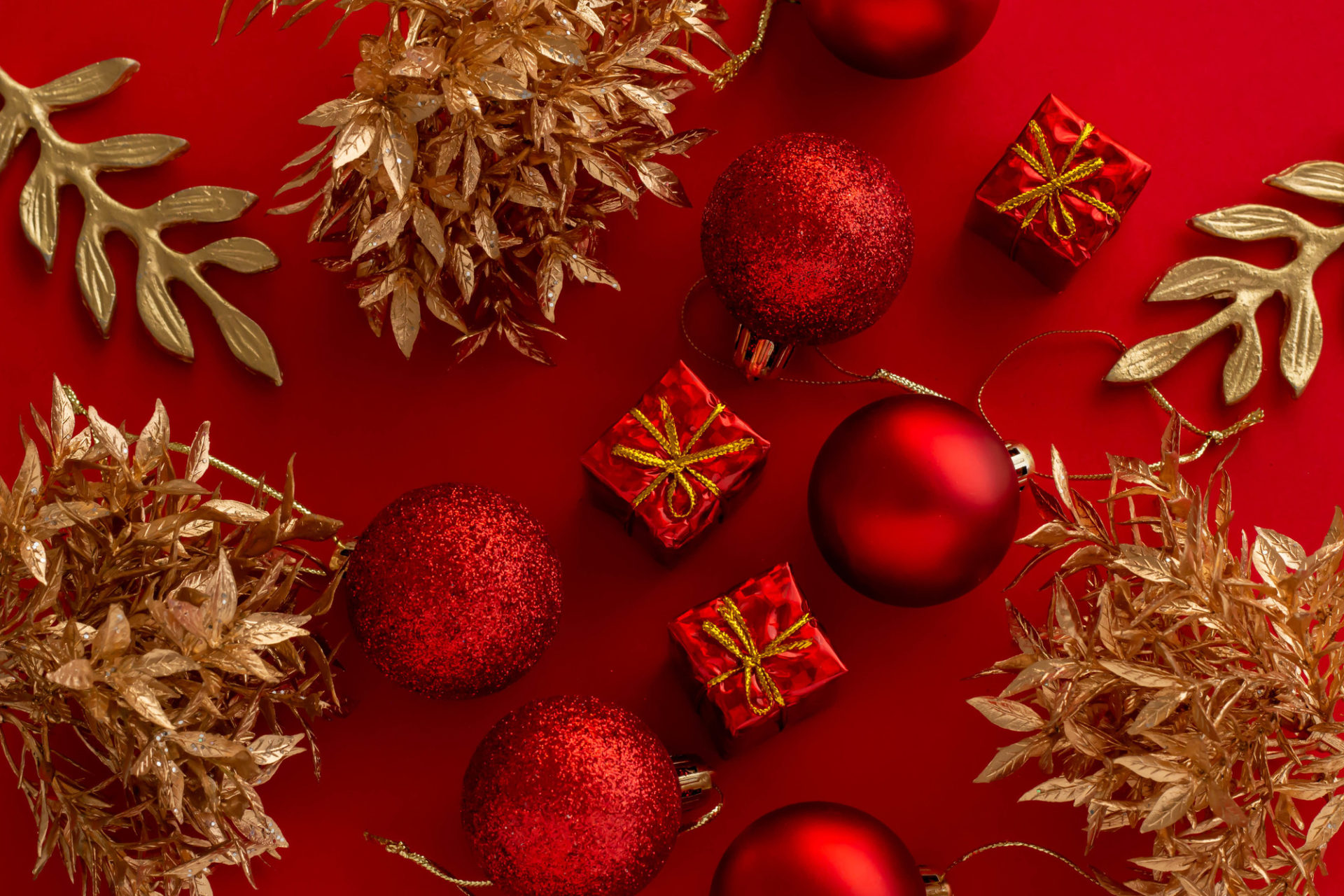 「赤」をイメージさせるロマンティックな紅茶とは？