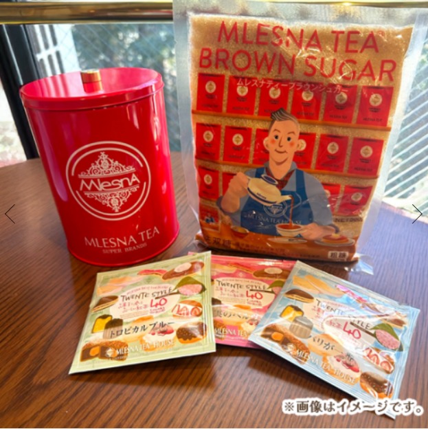 LEAF TEA ITEM 袋＆ギフトBOX PRICE HOME コウペンちゃんコラボ 東京限定パッケージ特集 個包装ティーバッグ 大容量ティーバッグ 熨斗シール&メッセージギフトカード よくあるご質問 お問い合わせ プライバシーポリシー 特定商取引法について マイアカウント お気に入り一覧 MLESNA TEA東京 公式サイト FLAVORフレーバー覧 GIFTER相手別ー覧 SCENE目的一覧 MESSAGEメッセージの一覧 ALLすべての一覧 ホーム TEA ITEM お値段そのまま！40周年記念赤缶の中にぎゅっと詰まった洗双糖&個包装３個（トゥエンテ4アソート）オリジナル巾着つき