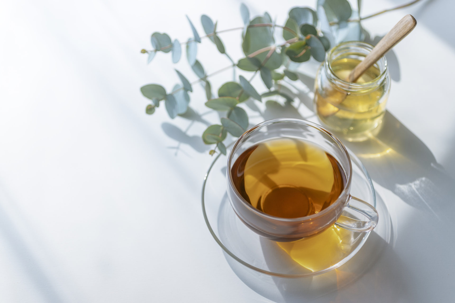 透明グラスで映える“春色ティー”撮影術とは？