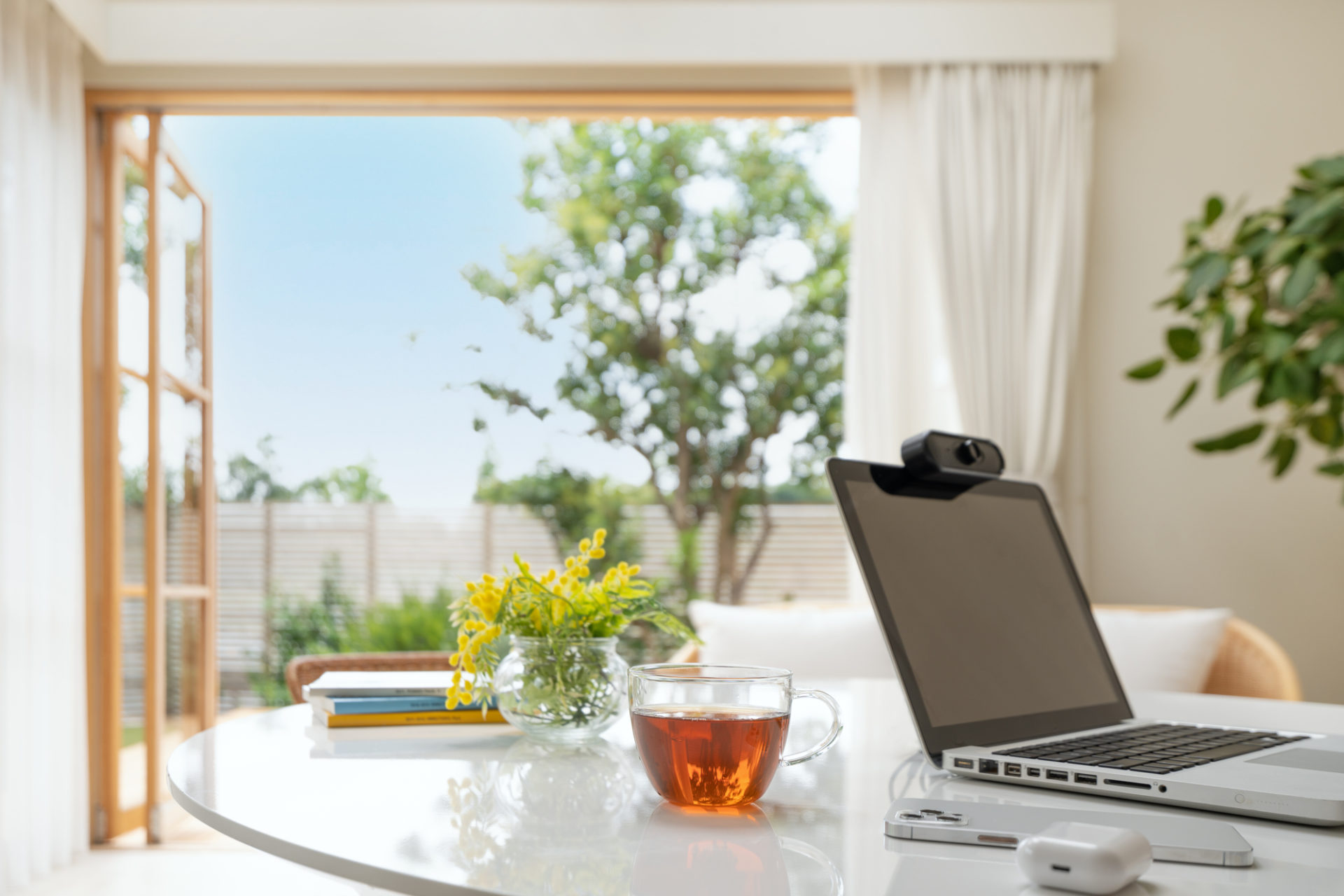 机まわりが整う"紅茶収納アイデア"とは？